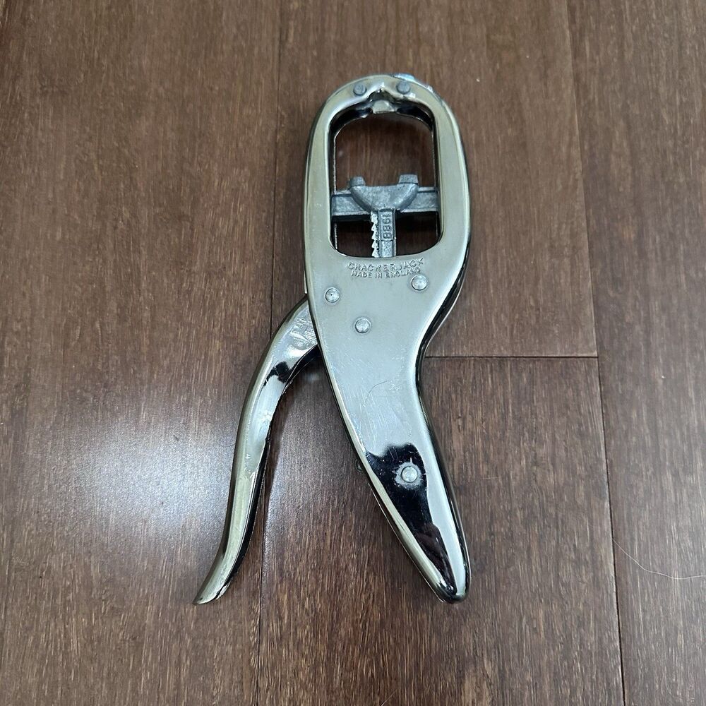 VTG 1988 “CrackerJack” Nut Cracker Chrome Metal Racheting Made in England